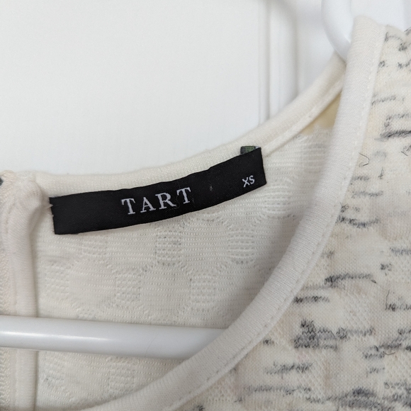 Tart short sleeve quilted sweater dress - Picture 4 of 5